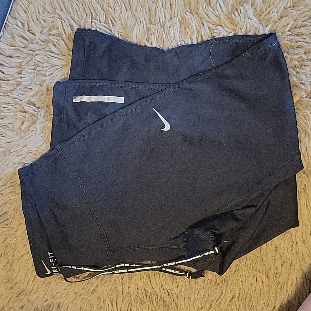 NIKE Capri Pants